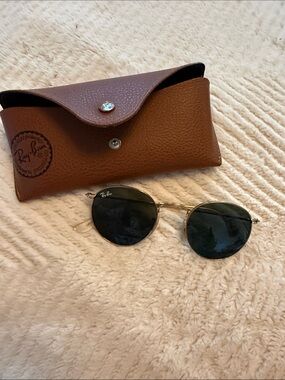 Ray-Ban Men’s Round Metal Sunglasses in Gold with Dark Green Lenses